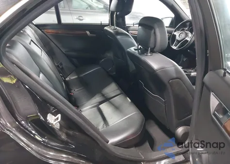 2012 Mercedes-Benz C 300 Luxury 4Matic/Sport 4Matic из США, поврежденный, VIN WDDGF8BB1CR195025